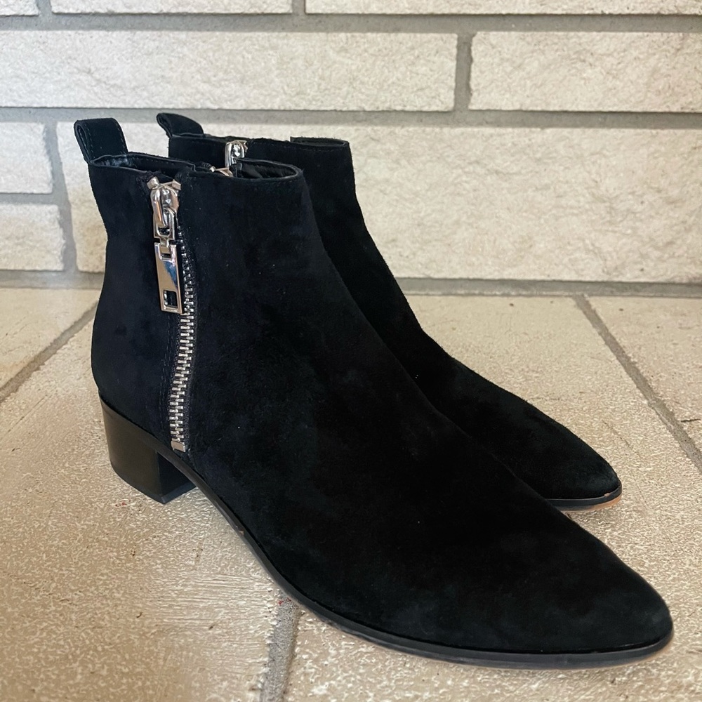 Dolce Vita ankle boot. Suede black US 9